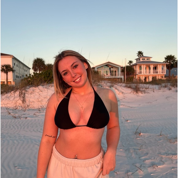 Meet your Posher, Addison - Picture 1 of 1